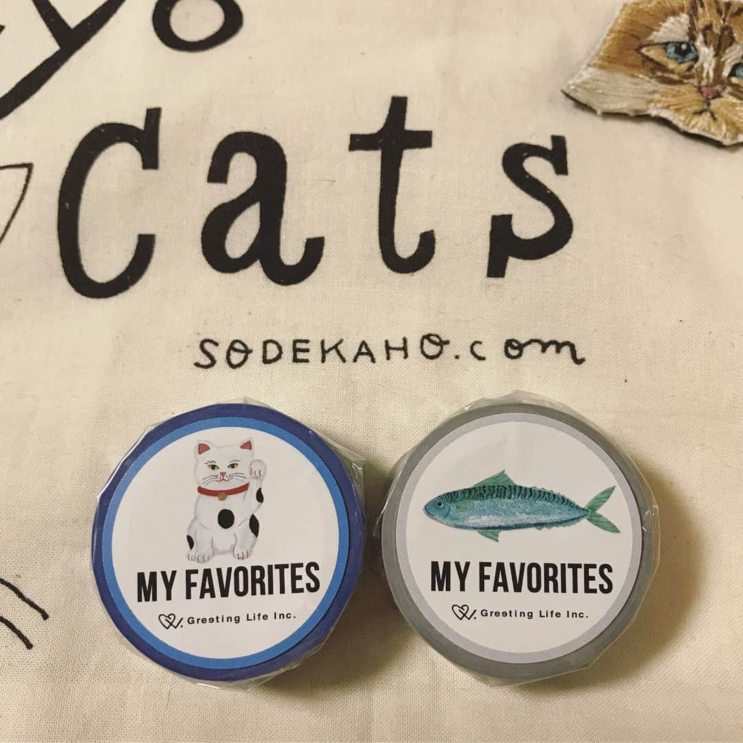 もじゃころさんのインスタグラム写真 - (もじゃころInstagram)「大好きなそでかほさんの展示を観に #doodleandhaptic に行ってきました！！Cat's ISSUE の余韻も残る中、まさか静岡でみられるとは😭💕今日はそでかほさんもご在廊だったのでお話もできてとっても楽しかったです！ 5枚目は欲しかったかわいい招き猫とお魚のマステ😻ぎゃんかわ❤️ @sodekaho さんありがとうございました😊 オニギリシールのポジショニングw  #そで山かほ子」7月22日 19時41分 - mojyacoro96