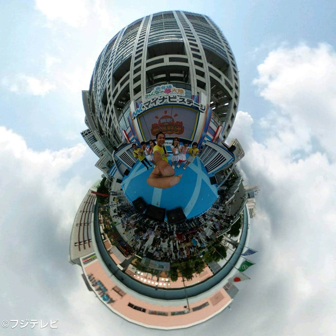 フジテレビ「とくダネ！」のインスタグラム：「みんなの夢大陸マイナビステージのカラオケ対決で、DEAR KISSのみなさんと宮司愛海アナウンサーと新人・黒瀬翔生アナウンサーが登場♪アマタツの360度カメラでお客さんも一緒にぐるっと丸ごと360°記念撮影☆ #天達武史 #dearkiss #宮司愛海 #黒瀬翔生 #お台場 #みんなの夢大陸 #夢大陸 #マイナビステージ #マイナビ #360度カメラ #theta360 #気象予報士 #アナウンサー #2017 #7月20日 #木曜日 #とくダネ #tokudane #フジテレビ #fujitv 170720」