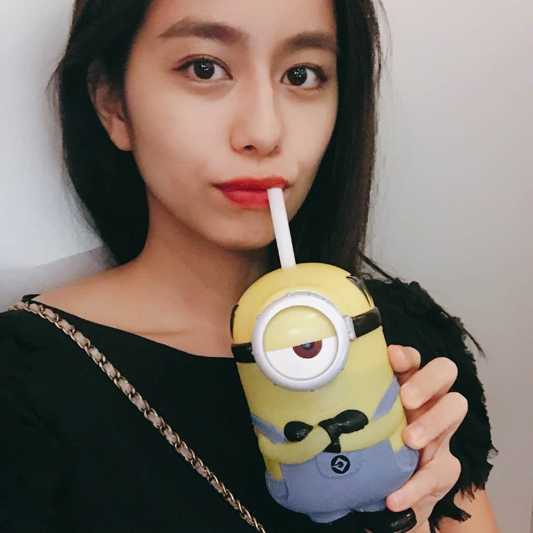 大見謝葉月さんのインスタグラム写真 - (大見謝葉月Instagram)「映画みてきた💛💛💛 #minion #ミニオン #烏龍茶」7月22日 23時24分 - h_a_z_k_i