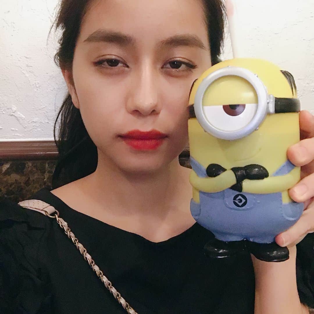 大見謝葉月さんのインスタグラム写真 - (大見謝葉月Instagram)「映画みてきた💛💛💛 #minion #ミニオン #烏龍茶」7月22日 23時24分 - h_a_z_k_i