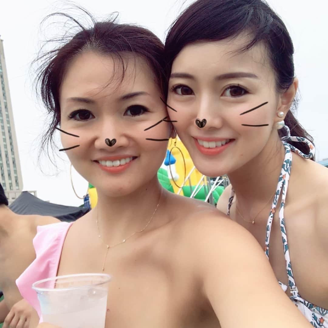 福王寺彩野さんのインスタグラム写真 - (福王寺彩野Instagram)「今日はお台場夢大陸のウォーターパークへ🏝偶然お友達に会えたり💓チビテル初のスライダーで大喜びしたりと楽しんでいましたが途中から生憎の雨☔️とお昼寝😴で早めに帰宅💨またお天気の日にプール行こうね💗👪💕 #owp #odaibawaterpark #huistenbosch #pool #familyday #myson #mybaby #息子 #2歳6ヶ月 #チビテル #プール #スライダー #お台場」7月23日 15時50分 - ayano_fukuoji