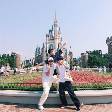 千葉雄大さんのインスタグラム写真 - (千葉雄大Instagram)「じじぃ扱いが心地いい夢の国でした。はしゃぎすぎてる夏の子どもになっちゃった。」7月23日 16時24分 - yudaichibaofficial