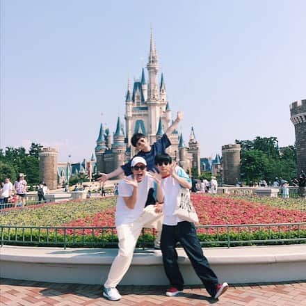 千葉雄大のインスタグラム：「じじぃ扱いが心地いい夢の国でした。はしゃぎすぎてる夏の子どもになっちゃった。」
