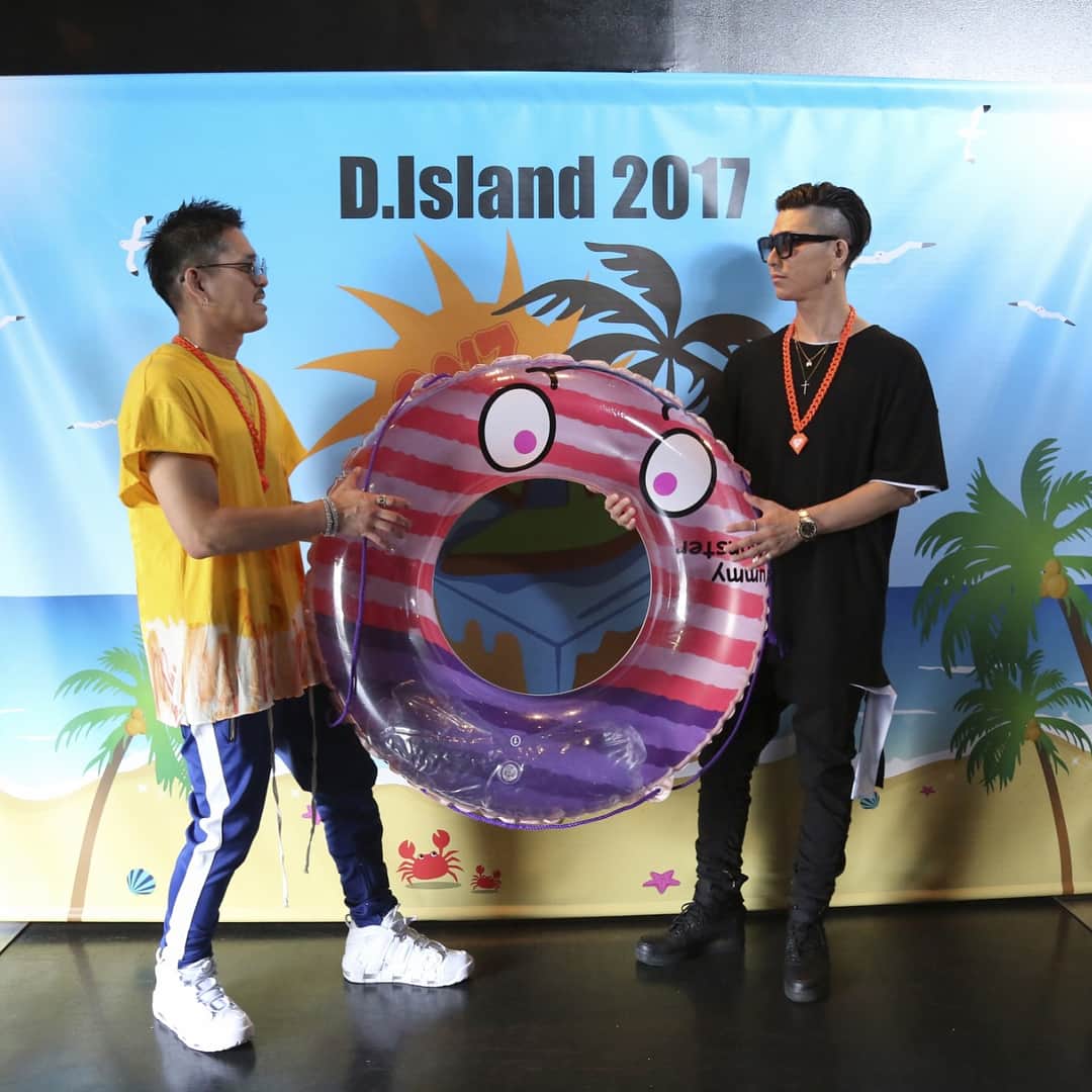YUICHIROさんのインスタグラム写真 - (YUICHIROInstagram)「. 昨日はシークレットゲストとして『D Island 2017』に出演させていただきました‼︎‼︎‼︎ .  ドーベルのみんなありがとうございました、最高に楽しかったです🙌🙌🙌 .  #disland #concert  #Live」7月23日 19時01分 - deep_yuichiro_official