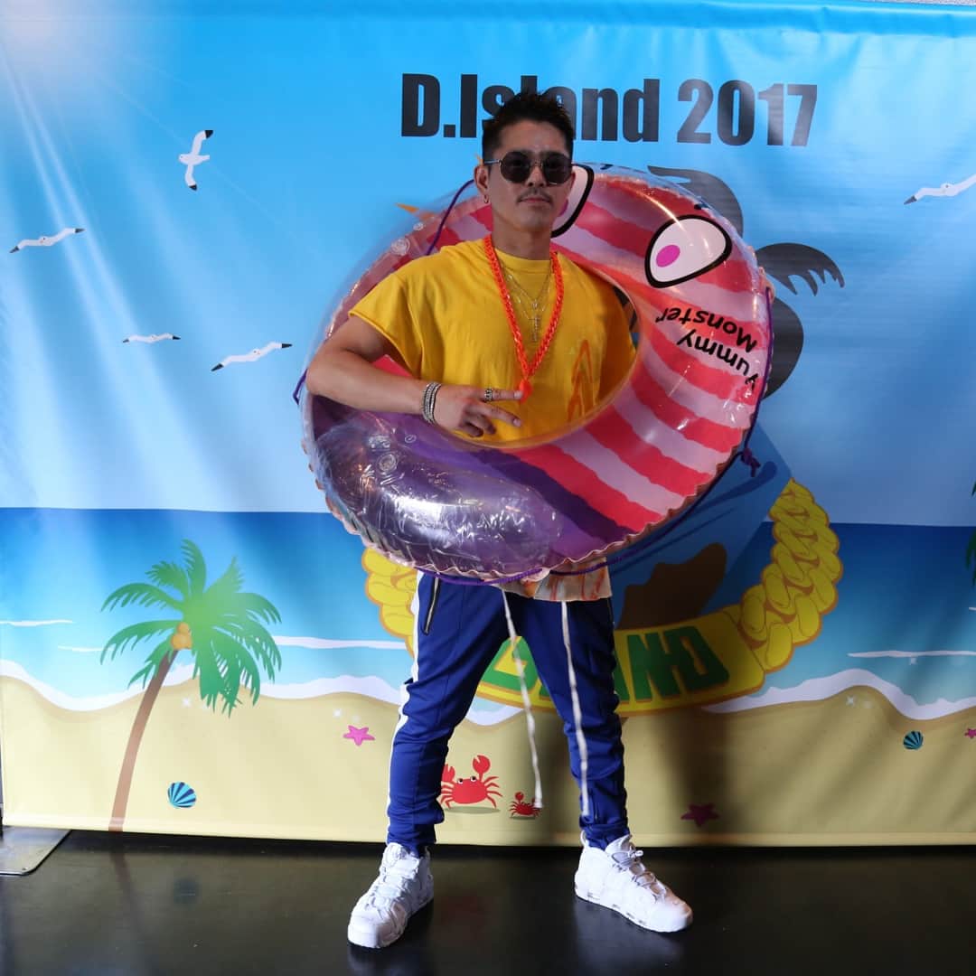 YUICHIROさんのインスタグラム写真 - (YUICHIROInstagram)「. 昨日はシークレットゲストとして『D Island 2017』に出演させていただきました‼︎‼︎‼︎ .  ドーベルのみんなありがとうございました、最高に楽しかったです🙌🙌🙌 .  #disland #concert  #Live」7月23日 19時01分 - deep_yuichiro_official