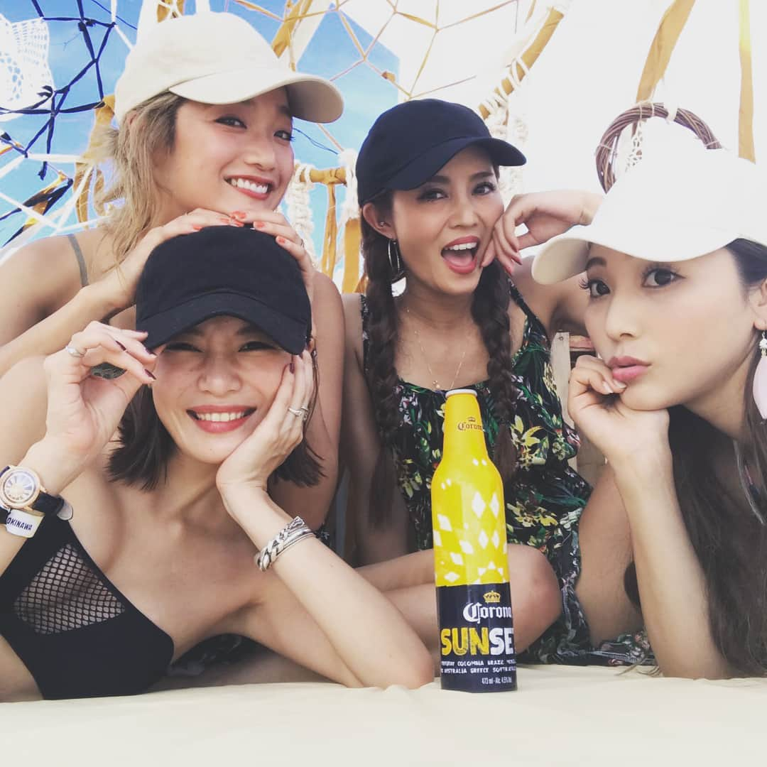 二瓶藍菜さんのインスタグラム写真 - (二瓶藍菜Instagram)「corona fes🍻🍋 . . #今更載せてみる #okinawa #coronabeer #vacation #trip #sunshine #sunset」7月23日 19時05分 - aina.17