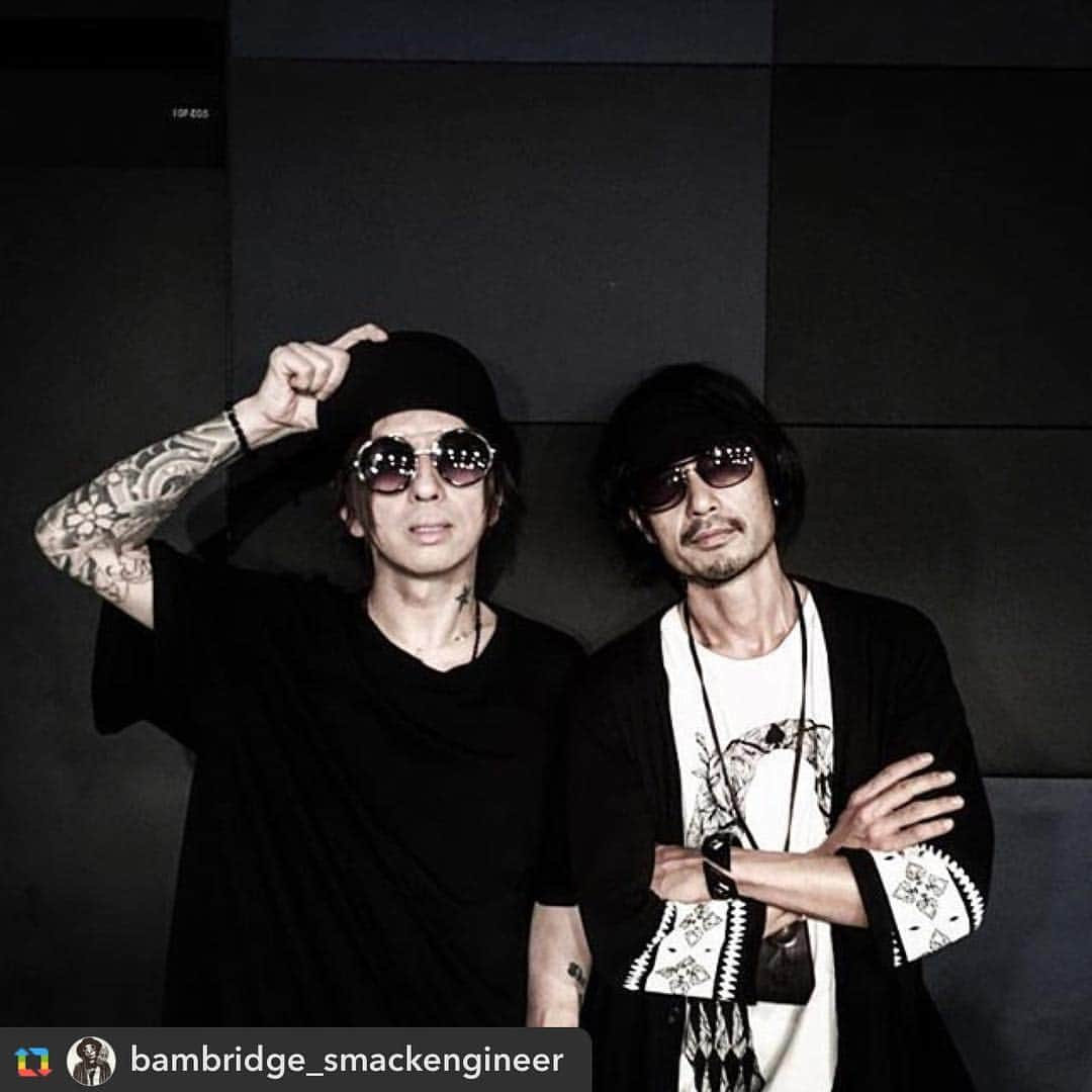 清春さんのインスタグラム写真 - (清春Instagram)「#GPRepost,#reposter,#notetag @bambridge_smackengineer via @RepostApp ======> @bambridge_smackengineer:Moonage Devilment × SMACK ENGINEER コラボでお世話になってる 清春さんと。  SADSの大阪ファイナル を観に行かせて頂きました。  ステージ上の清春さんに すっかり魅了されました。  素晴らしい時間を ありがとうございました。  #清春 #sads #moonagedevilment  #smackengineer  #musician  #fashiondesigner  #graphicdesigner  #japan」7月24日 6時48分 - kiyoharu_official