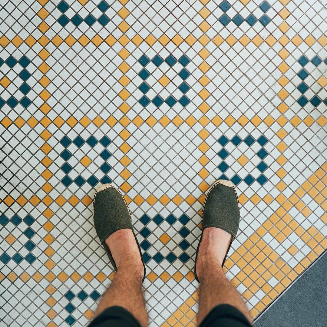 JACK SPADEさんのインスタグラム写真 - (JACK SPADEInstagram)「Don’t look down! (Or do.) #ihavethisthingwithtiles #jackspadeny」7月24日 1時01分 - jackspadeny