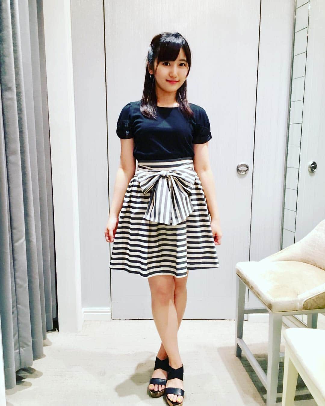 山下夏生のインスタグラム：「Agnes b で一目惚れしちゃったトップスとスカート。 これでも25歳👧🏼🎀 てゆーか痩せたい👧🏼💔」