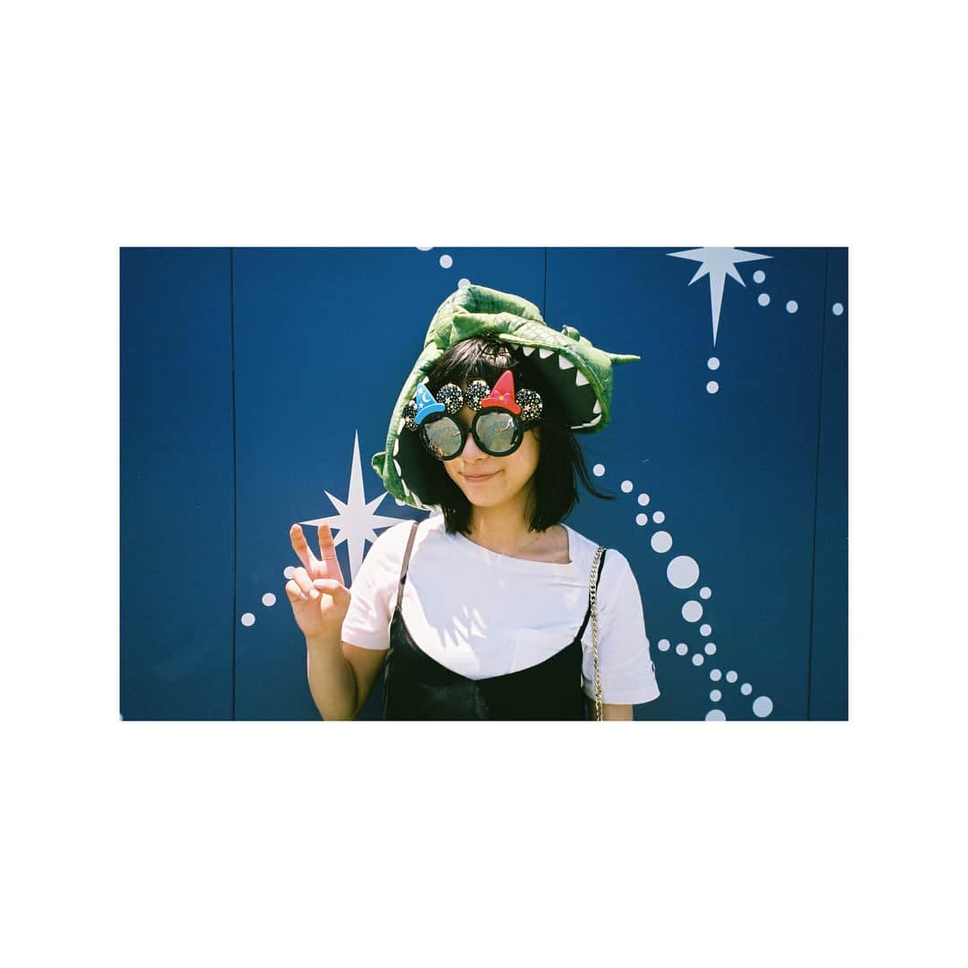 芳根京子さんのインスタグラム写真 - (芳根京子Instagram)「この前美樹ちゃんとディズニー行ったっていうご報告☺︎ #初めて写真2枚載せるんだけど出来てる？ #右にシュッ！ #ってやれる？」7月24日 18時26分 - yoshinekyoko