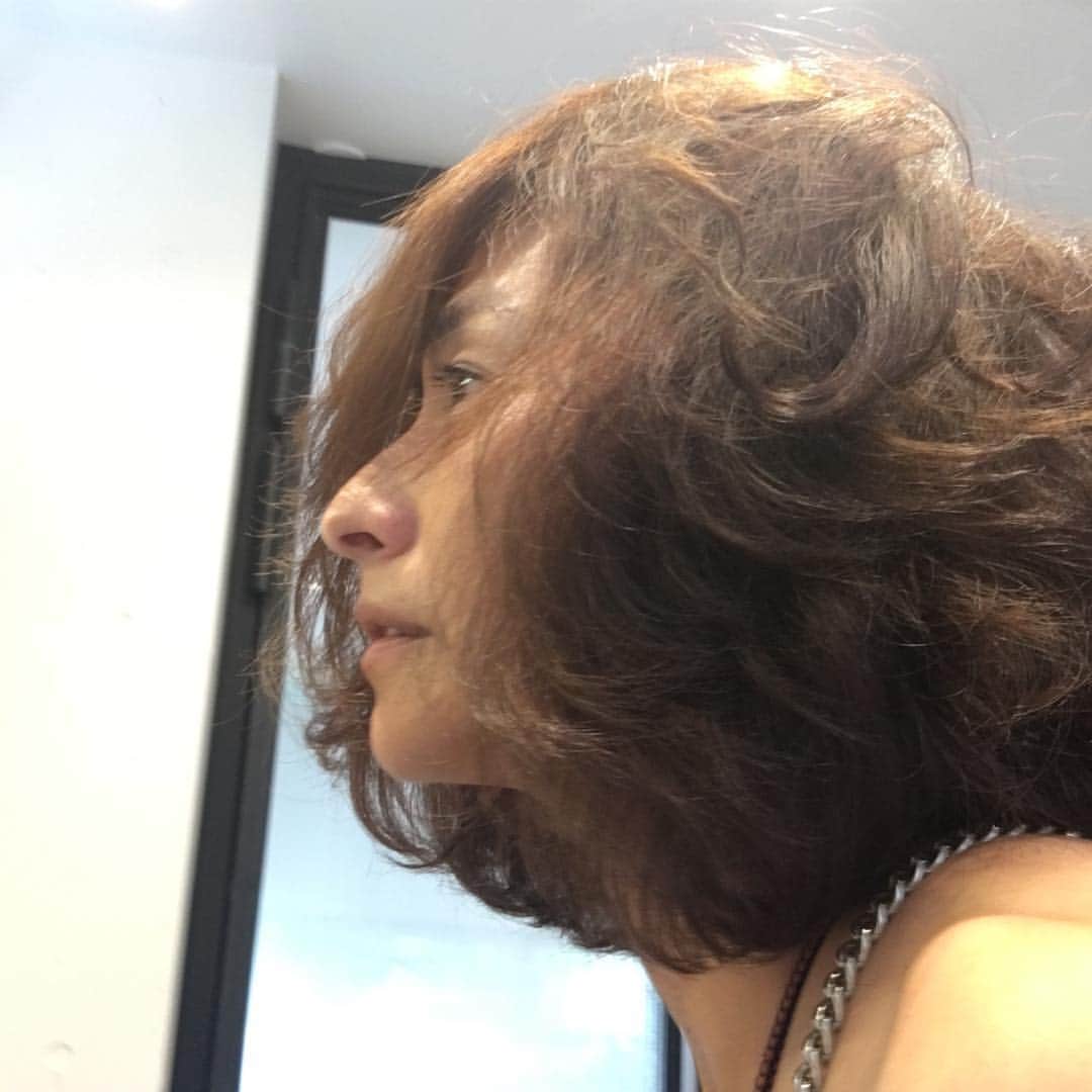 清原亜希さんのインスタグラム写真 清原亜希instagram Twiggy 帰り限定ダウンスタイル Twiggymiho 無しでは生きていけない 笑 今回はカラーとトリミング 前髪を少しだけ切りました Twiggy ツイギー 天然パーマ くるくる 7月24日 19時19分 Shokatsu0414