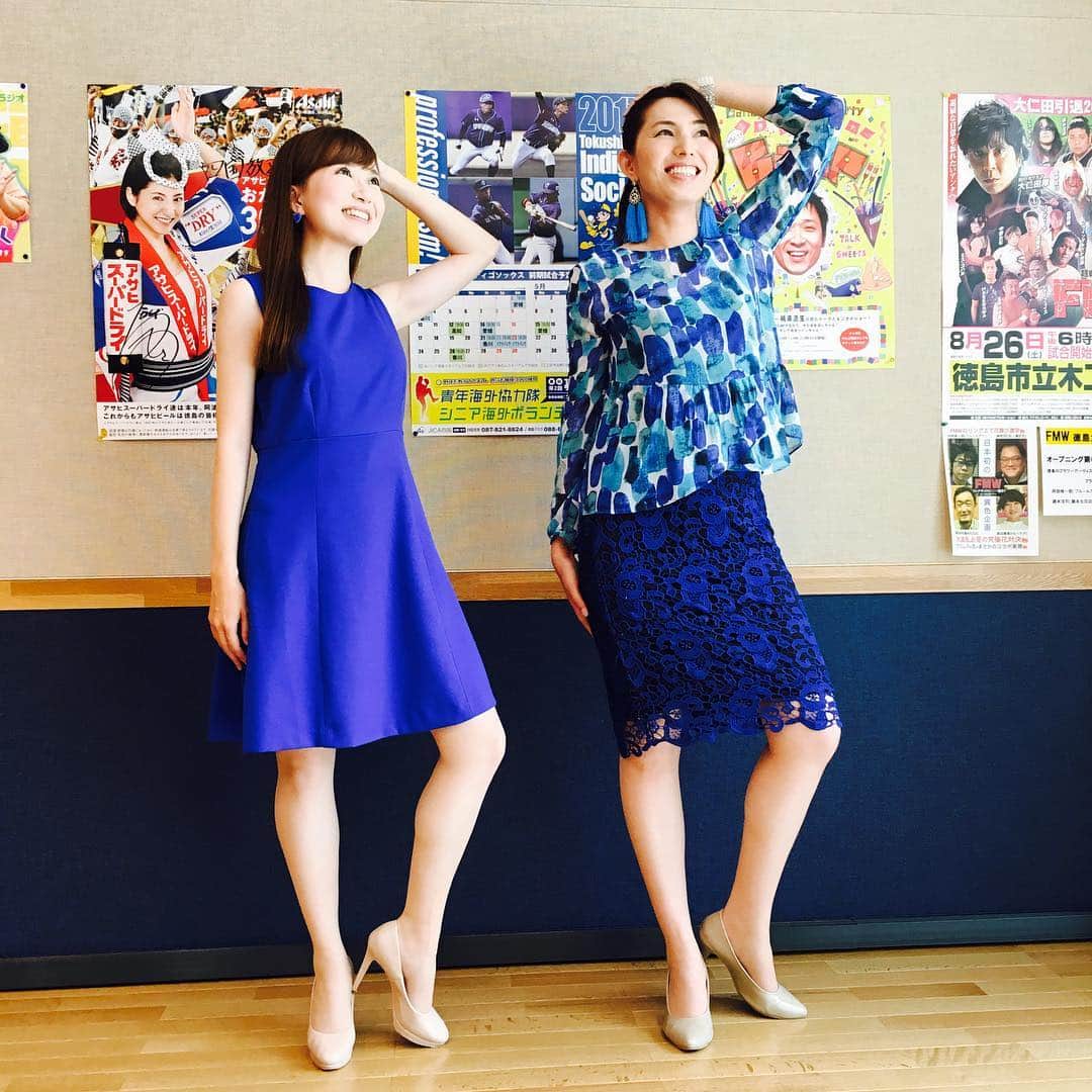 中山千桂子さんのインスタグラム写真 - (中山千桂子Instagram)「とくしま藍の日❗️ 盛り上げ隊❣️藍への愛が溢れてる2人😆❣️ #とくしま藍の日 #徳島ブルー #tokushimablue #tokushima #藍 #アナウンサー #お仕事コーデ」7月24日 20時40分 - nakayama_chikako
