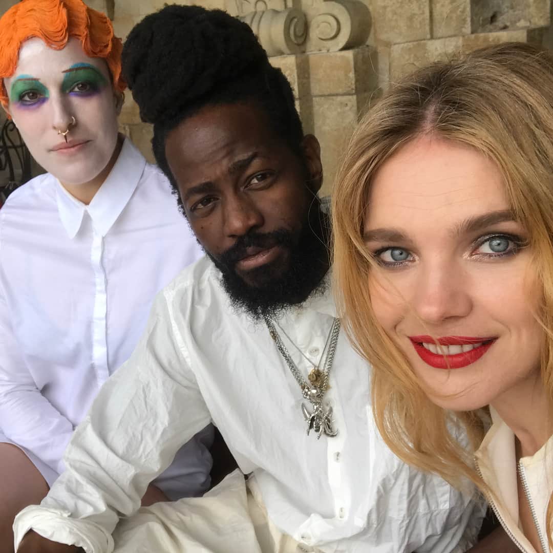 ナタリア・ヴォディアノヴァさんのインスタグラム写真 - (ナタリア・ヴォディアノヴァInstagram)「Hanging out with my co-creators of Malone Souliers @malonesouliers @nakedheartfoundation charity collection 💛❤️💜 @royluwolt and Alice Malone. 🇷🇺 Разрешите представить - дико талантливые и эмпатичные ребята - Элис и Рой, мои партнеры в создании благотворительной коллекции Malone Souliers в поддержку Фонда "Обнаженные сердца". 👠🙏🏻🤳」7月25日 2時41分 - natasupernova