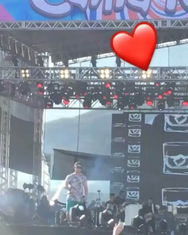 のインスタグラム：「" Oi Tati, Oi Vanessa" 😍😍❤❤ Obrigada por tudo @matheus_mek ❤ #CantaNiterói」