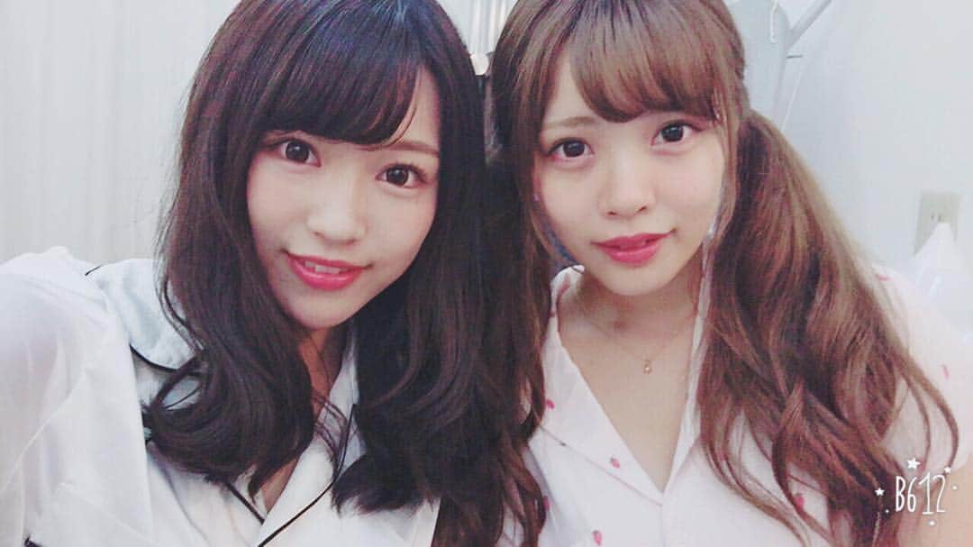 藤本優香のインスタグラム：「♥️♥️♥️ . 先日のスタジオでのオフショです♡ with いとうゆいちゃん♡ 可愛くて優しくて本当にいい子♡天使なの♡ . #オフショット #パジャマ撮影 #jewel」