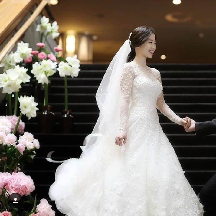 SOYOO BRIDALさんのインスタグラム写真 - (SOYOO BRIDALInstagram)「Elie Saab by SOYOOBRIDAL 🔖 ✨✨✨ #eliesaab #eliesaabbridal #soyoobridal #realbride #soyoobride repost @yjpark427 #엘리사브 #엘리사브바이소유브라덜 #엘리사브드레스」7月25日 18時30分 - soyoobridal_official