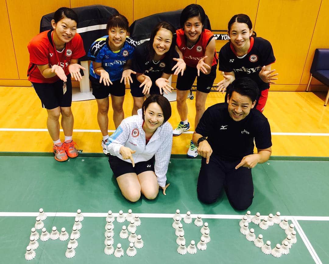 平山優のインスタグラム：「みんなでシャトル集めて何かしてるな〜と思ったら、「HBD♡」って誕生日お祝いくれた😍みんな可愛すぎるぞー😆ありがと💕」