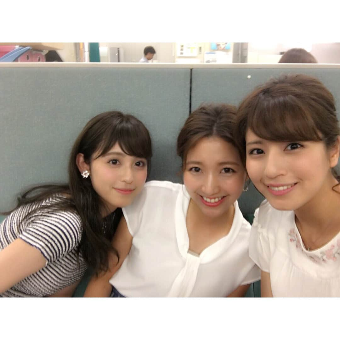 久慈暁子さんのインスタグラム写真 - (久慈暁子Instagram)「* 同じ青学出身の先輩三田友梨佳アナと 1つ上の先輩堤礼実アナと アナウンス室のソファでまったり☺️🌈 この後オマツリ男アナ10人衆を観に行きました👏 * #三田友梨佳 アナ #堤礼実 アナ」7月25日 19時03分 - kuji_akiko