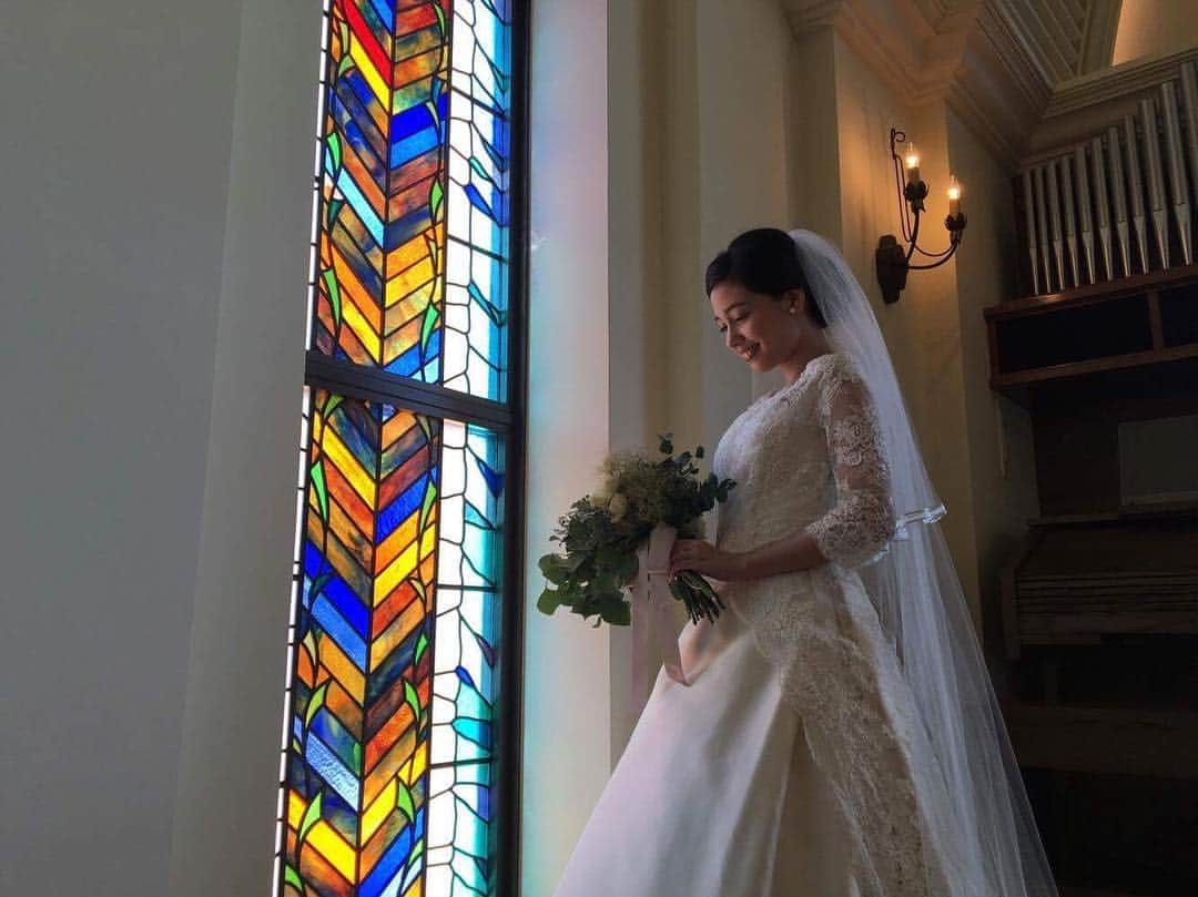 ろびんさんのインスタグラム写真 - (ろびんInstagram)「Alivila🍀bridal shoot ✣glory church💒 #model #bridal #bridaldress #bridalmakeup #church #wedding」7月1日 21時21分 - robin.yuki