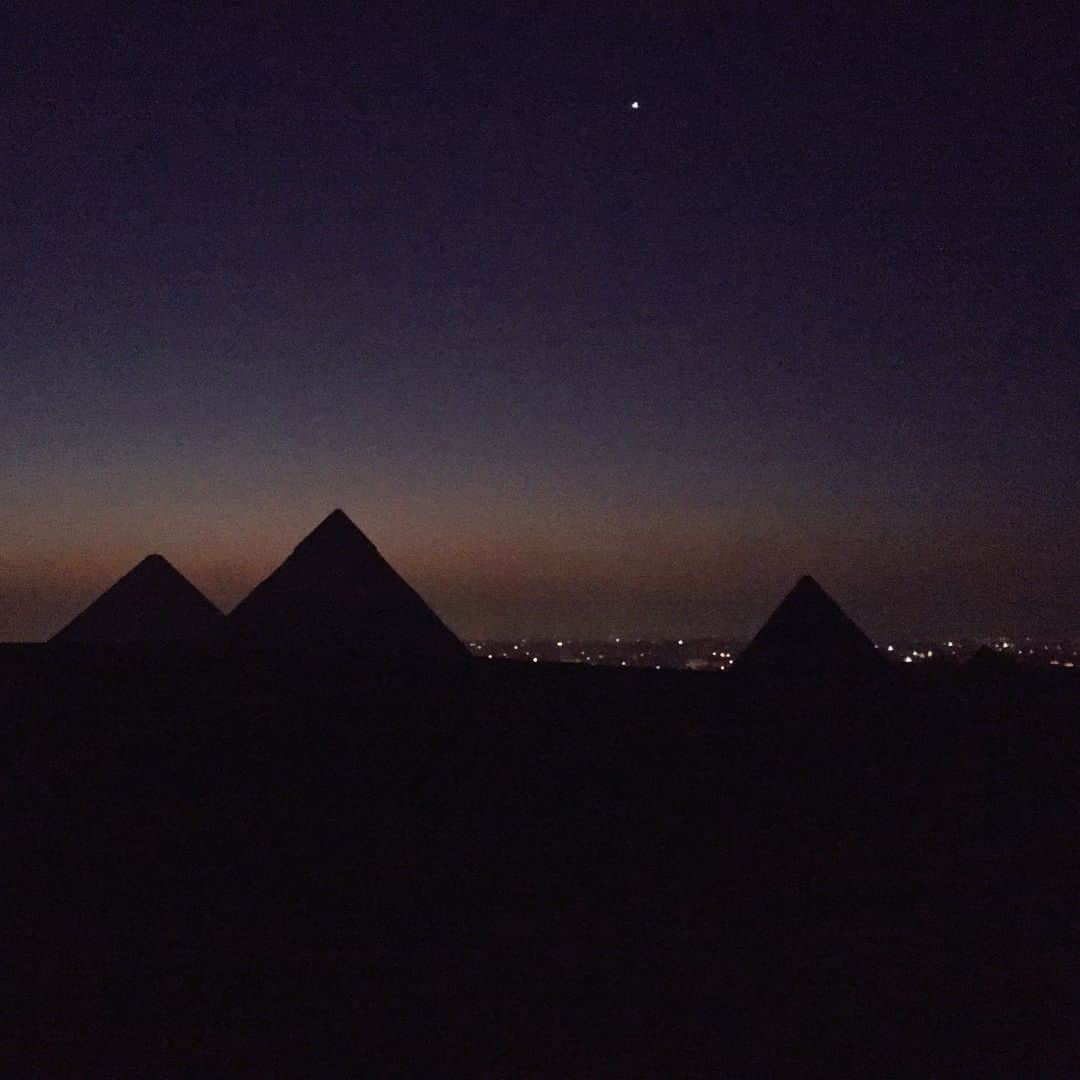 リリー・ドナルドソンさんのインスタグラム写真 - (リリー・ドナルドソンInstagram)「Sunrise at the Pyramids」7月1日 21時28分 - lilydonaldson