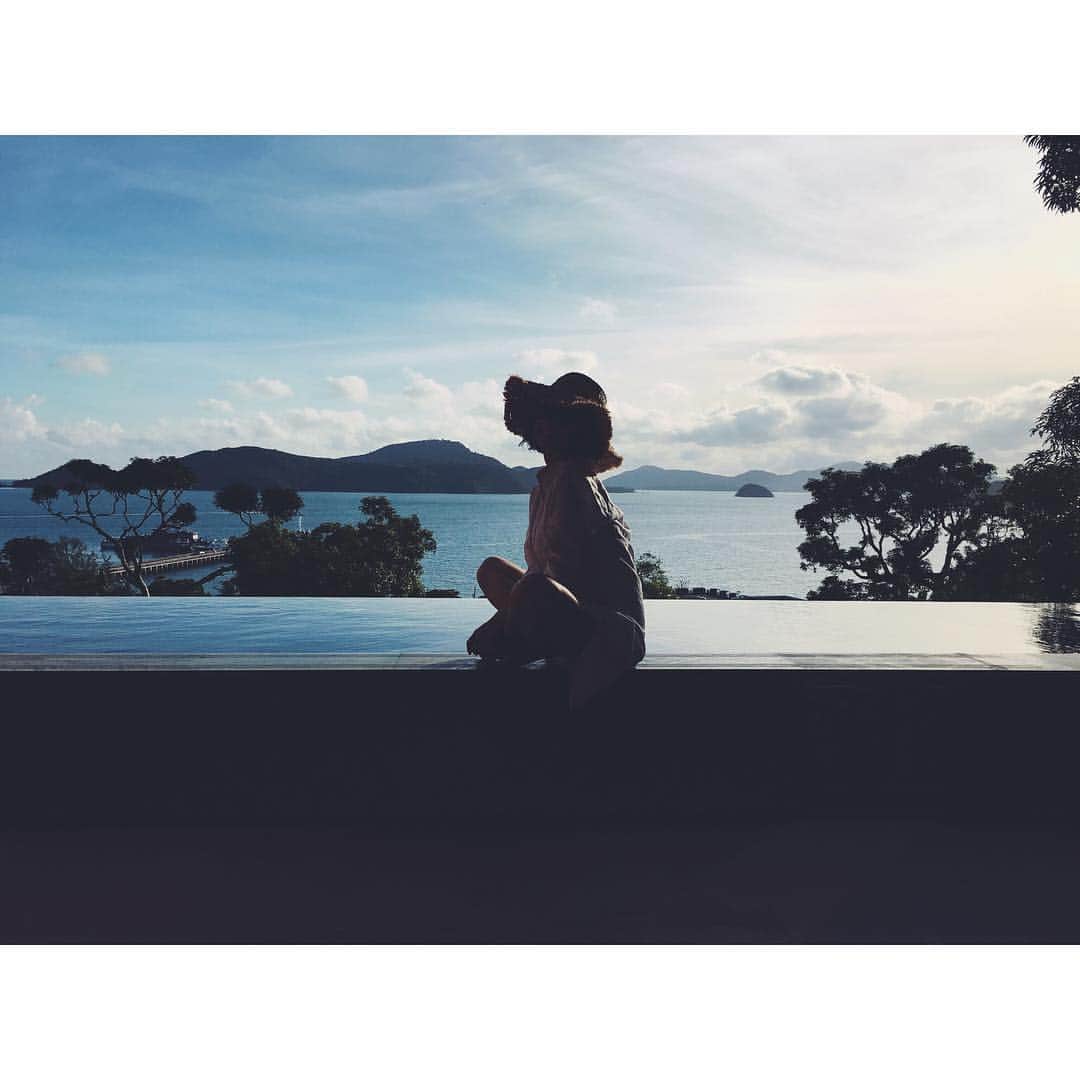 のインスタグラム：「I'm gonna be a mom* . 私事ですが新しい命を授かりました🕊 安定期に入り、体調も落ち着いてきたので ご報告させて頂きます* . 出産予定は11月中旬💫 . 初めてのことばかりで戸惑いや不安もありますが 私をママに選んでくれた赤ちゃんの為にも しっかりと勉強して日々成長していきたいと思います* . これからマタニティ更新も増えると思いますが 温かく見守って頂けると嬉しいです🌿 . #babymoon #travel」