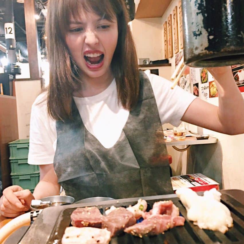 加藤ナナさんのインスタグラム写真 - (加藤ナナInstagram)「焼肉〜〜🤤🥓🥓🥓 かとさんは赤身とレバーラバー❤︎ . . #彼女と焼肉なうに使っていいよ」7月2日 22時10分 - katouchan