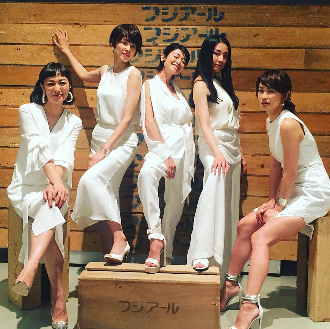 板谷由夏 さんのインスタグラム写真 - (板谷由夏 Instagram)「ドラマ、セシルのもくろみの 制作発表でございました。 これ、舞台裏。 楽しいのです、 このメンバー、集まると笑笑 #セシルのもくろみ  #真木よう子 #伊藤歩 #吉瀬美智子 #長谷川京子」7月2日 15時58分 - yukaitaya