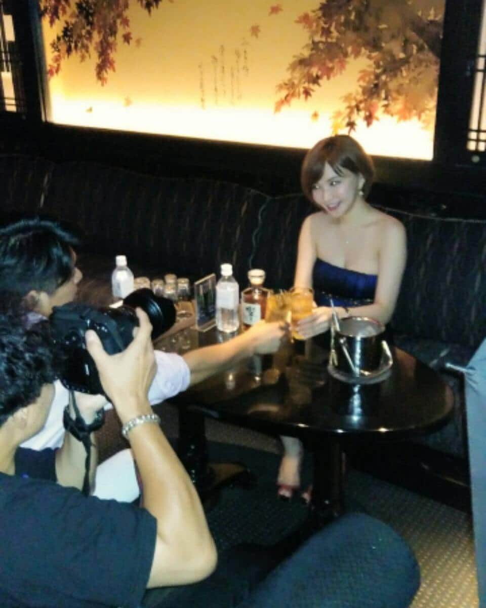 里美ゆりあのインスタグラム：「本日発売の週刊ポスト皆さん見てくださいね😌💮 #週刊ポスト」