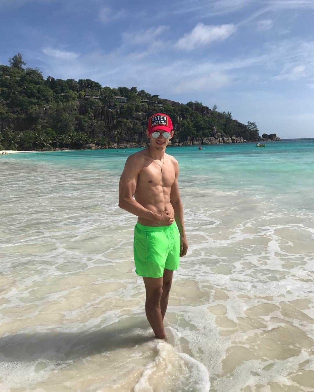 ラファウ・ヴォルスキのインスタグラム：「🏖👌🏻」