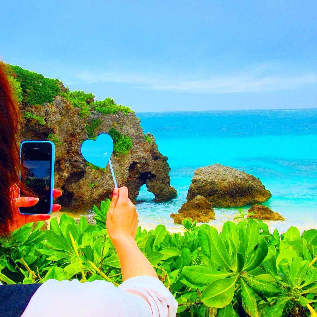 ANAのインスタグラム：「💙×💙 #ANA旅ダイアリー #ハート岩 #ハートロック #池間島 #宮古島 #沖縄 #ikemajima #miyakojima #okinawa #heart #japan #ANA旅 #ana_jp」
