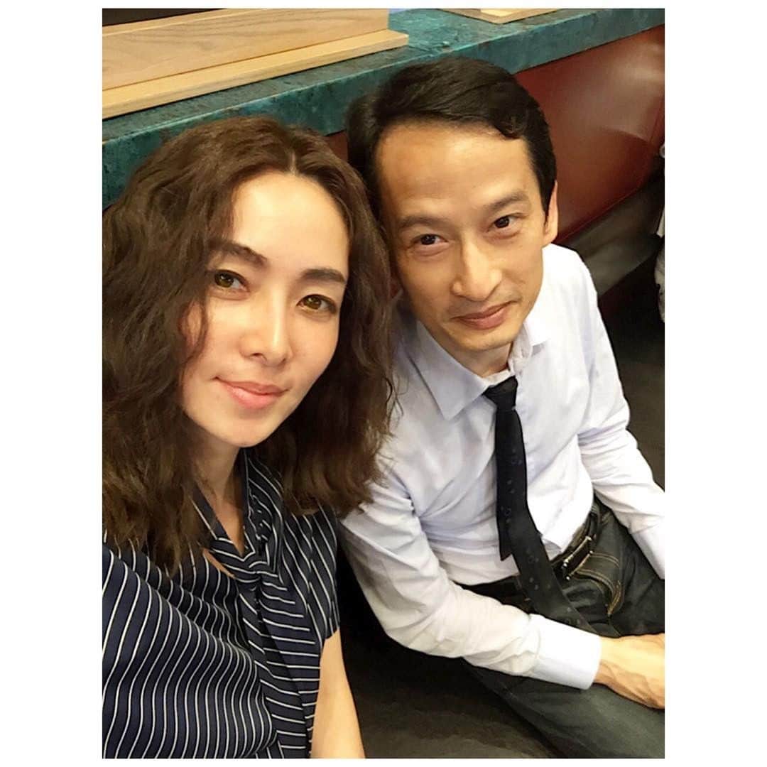 霧島れいかのインスタグラム：「with Tran Anh Hung🎬✨✨✨ 先日 トラン監督の新作「エタニティ」試写会で 来日していた監督と嬉しい再会だった時の。 新作もまた本当に美しくて素晴らしかった! 秋の公開が楽しみだ  #trananhhung #amazing#director #new#cinema #movie#eternity #reunited #フランス映画祭」