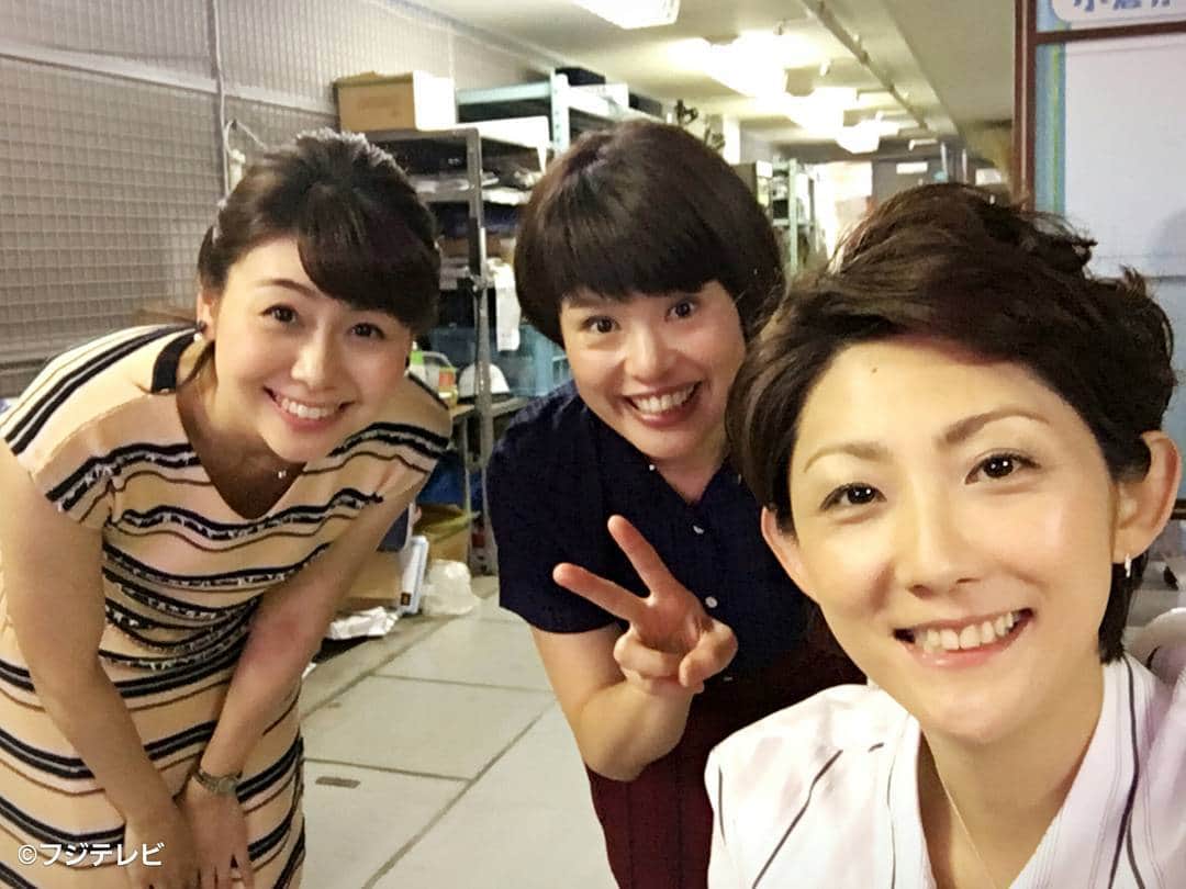 フジテレビ「とくダネ！」のインスタグラム：「スタジオ裏の控えスペースにて。 森本さんがいつもと違うアングルで、阿部さんと山中さんと一緒に自撮りです♪ 明日も、#朝8時からテレビの前でお会いしましょう！ さて、#どんなセリフが合うでしょう？ #森本さやか #山中章子 #阿部悦子 #とくダネ大喜利 #大喜利 #自撮り #自撮り女子 #とくダネコーデ #ファッション #コーディネート #今日のコーデ #アナウンサー #2017 #7月3日 #月曜日 #とくダネ #tokudane #フジテレビ #fujitv 170703」