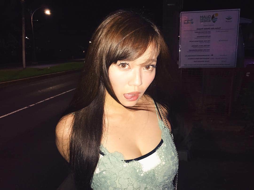 長嶋りあんのインスタグラム：「舌があざといなこれ🦐🦐🦐 マツエクもうちょいナチュラルにしよ おやすみ🌹  #instaguam」