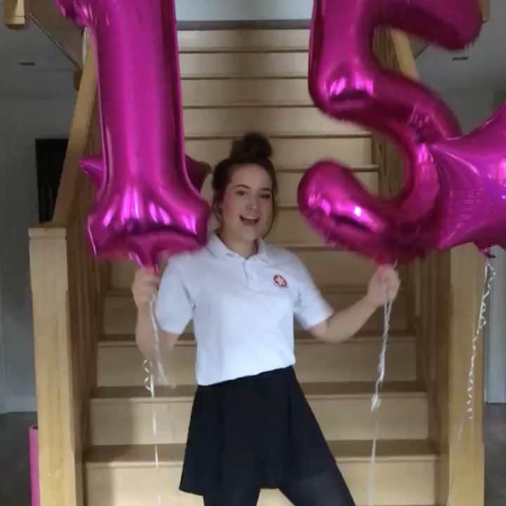 のインスタグラム：「Happy Birthday to the 1 and only @emelia.davis03 😘.... #Davisfamalam #1stborn #daughters」