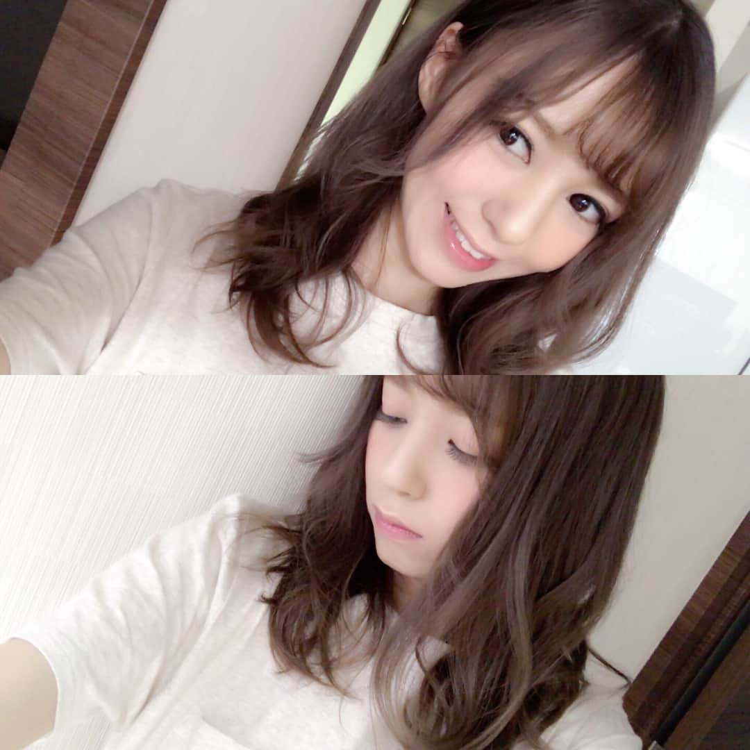 希志あいののインスタグラム：「美容院行ってきました💇 綺麗なグレージュに染めてもらいました🙋❤️ 光が変わると色も違って見えるの素敵✨  今回も安定のアンククロスさんで💓  #フィルター加工なし  #アンククロス #グレージュ #ヘアカラー #色落ちも楽しめる  #塩ピ #最近ツーショットがない  #今だに敬語の二人  #実際直接塩ピと呼んだことはない  #仲良くやってます」