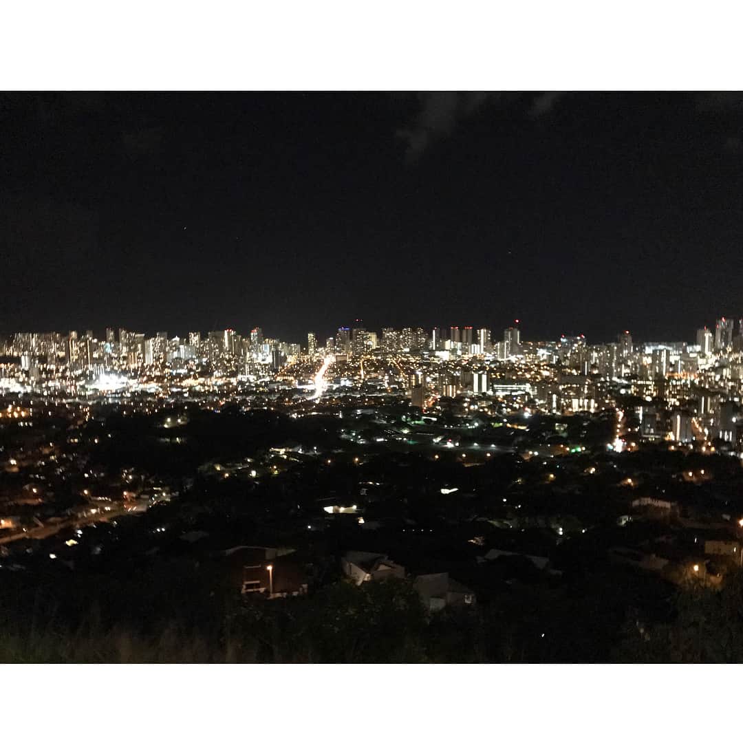 簑島三佳さんのインスタグラム写真 - (簑島三佳Instagram)「楽しかった夜🌙 クララさんちの豪邸で夜景🌃 #hawaii #タンタラスの丘  #子供に負けれない大人 #HONEYMIHONEY @honeymihoney_official #lilytube」7月4日 10時25分 - minoshimamika