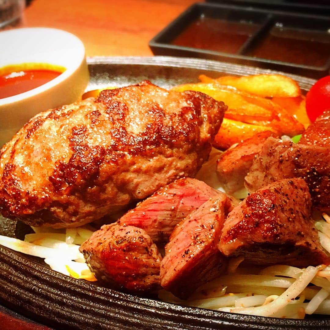 結城さなえさんのインスタグラム写真 - (結城さなえInstagram)「来たっ！ミート矢澤🐮🐮✨ ハンバーグとステーキのサイコロコンボ💕 beef!beef!beef! Amazing🐮🐮✨ #photooftheday #gourmet #beef #meat #humburg #steak #meatyazawa #instafood #tokyo #japan #グルメ #ステーキ #ハンバーグ #ミート矢澤 #肉 #a5ランク #和牛  #痩せたい のに #毎日が #ごちそう 日和 #東京 #日本」7月4日 16時21分 - yuukisanae