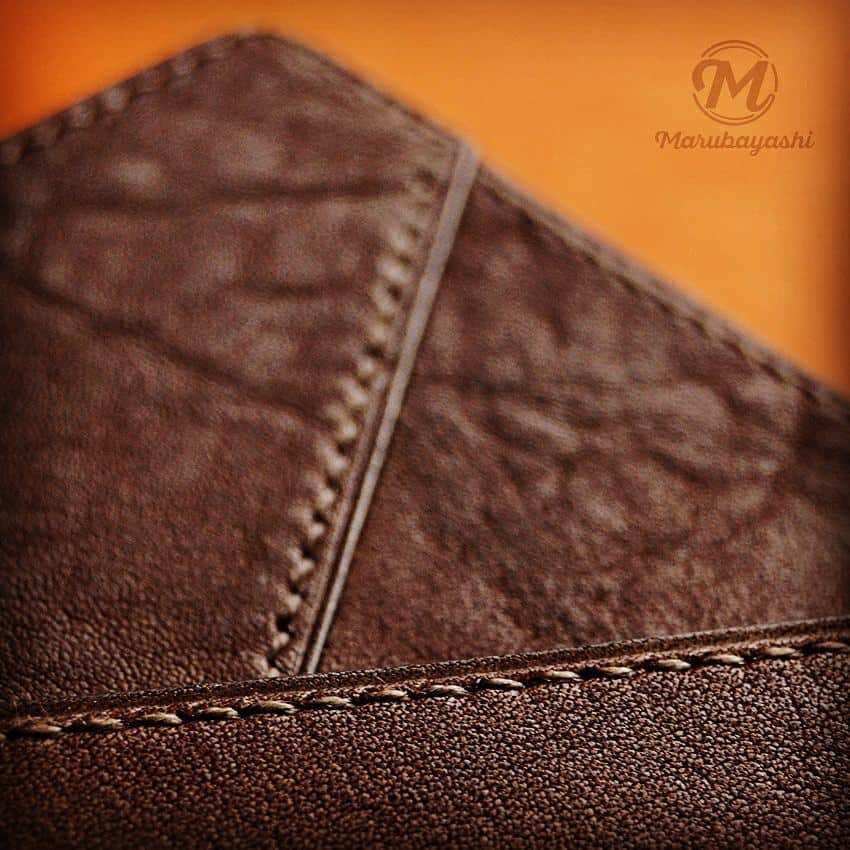 MARUBAYASHIさんのインスタグラム写真 - (MARUBAYASHIInstagram)「* #革 #レザー #麻糸 #手縫い #皮革製品 #レザークラフト #leather #hempyarn #handsewing #leatherworks #leathercraft」7月5日 9時13分 - takahiro_marubayashi