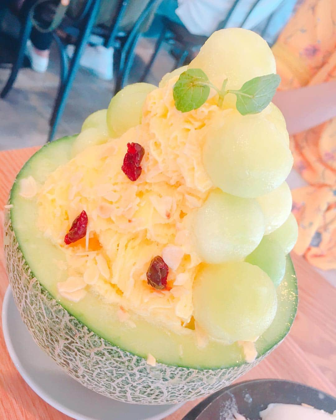 エリーのインスタグラム：「メロン尽くし🍈💛💛 美味しかったなあ  #かき氷 #ホミビン #メロン #melon」