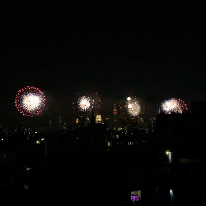 Monica Sordoのインスタグラム：「Happy birthday America! 💥✨💥」