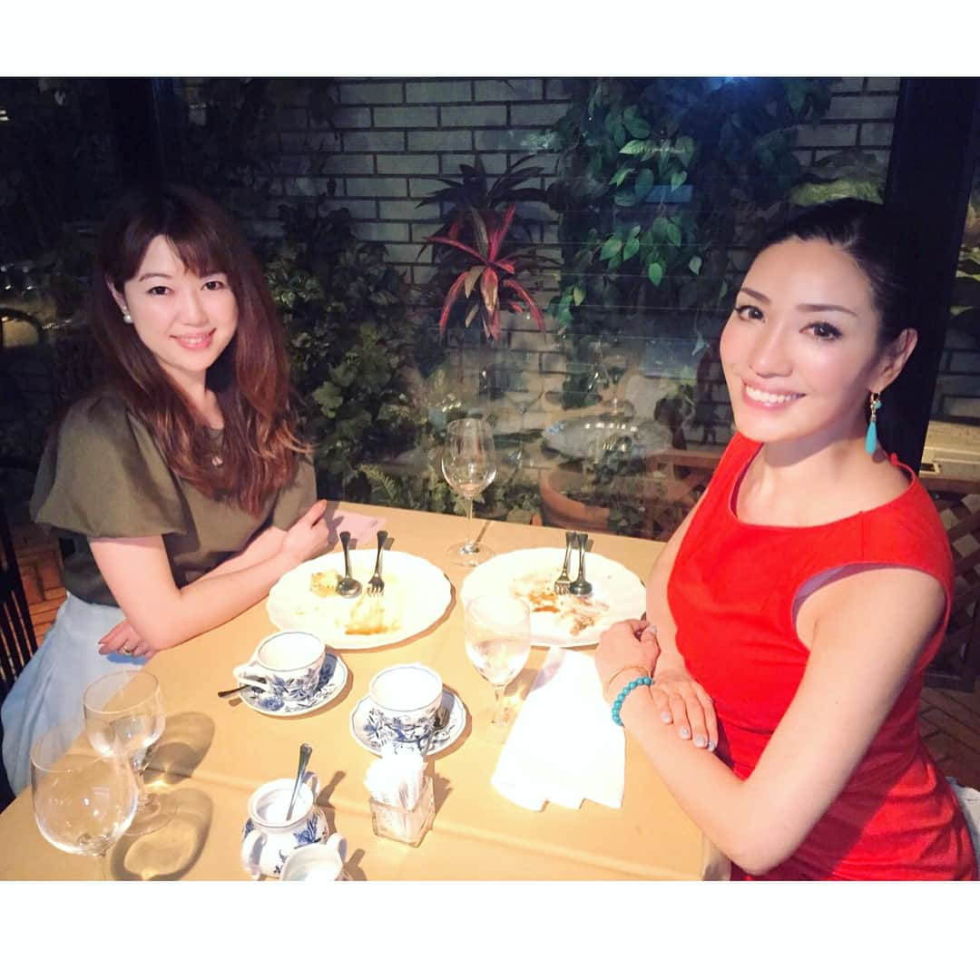 アンミカさんのインスタグラム写真 - (アンミカInstagram)「昨日は、クレンジングカフェ代官山代表の今泉牧子ちゃんとディナー🍽🍷美味しい食事と楽しいお話は、女子の大好物💝 #ダイエットを開始したのでお野菜の前菜ばかりオーダー #がっつり鍛え始めました！ #中高陸上で800mだったので筋肉付きすぎないよう注意！ #17時からQVCでUVパウダーが激安セールです！ #23時55分からTBSにてLASTKISS最後にKissするデートに出演しています。 #canty #dinner #diet #happy #model #ahnmika #hugoboss #cleansingcafedaikanyama @makiko_imaizumi @cleansingcafe」7月5日 12時02分 - ahnmikaofficial