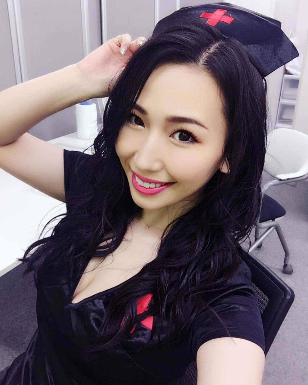 佐山愛のインスタグラム：「お注射の時間でーす❤️ なんちてな♪」