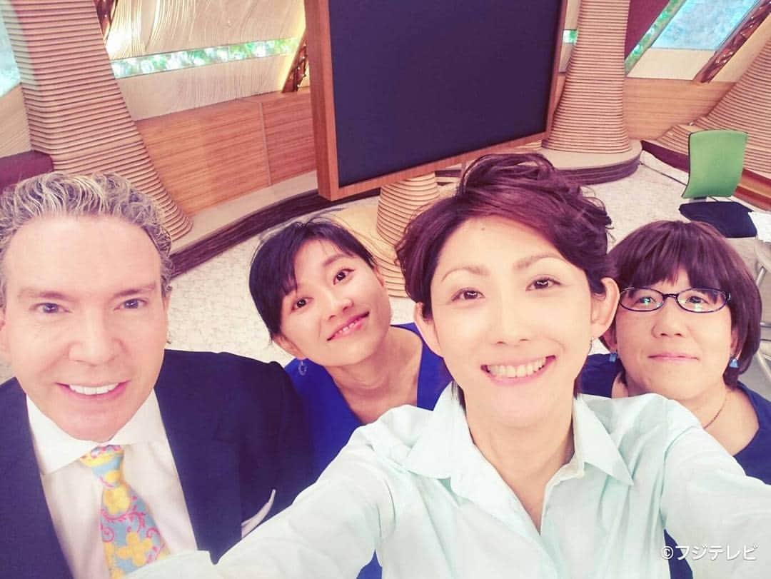 フジテレビ「とくダネ！」のインスタグラム：「森本さんの自撮りフォト♪色合いも森本セレクトです(^^) また明日も、#朝8時からテレビの前でお会いしましょう！ さて、#どんなセリフが合うでしょう？ #デーブスペクター #深澤真紀 #菊川怜 #森本さやか #自撮り #自撮り女子 #とくダネ大喜利 #大喜利 #とくダネコーデ #ファッション #コーディネート #今日のコーデ #アナウンサー #コメンテーター #2017 #7月5日 #水曜日 #とくダネ #tokudane #フジテレビ #fujitv 170705」