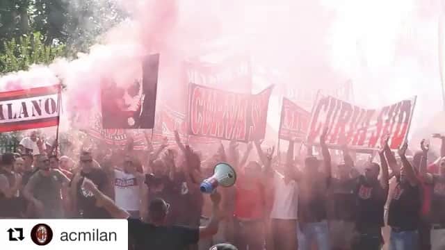 ファビオ・ボリーニのインスタグラム：「What a first day!! 🔴⚫️🔝😊 great support to get us going! Thank you  Che prima giornata!!! 🔴⚫️🔝😊 grandi tifosi per iniziare bene! Grazie」