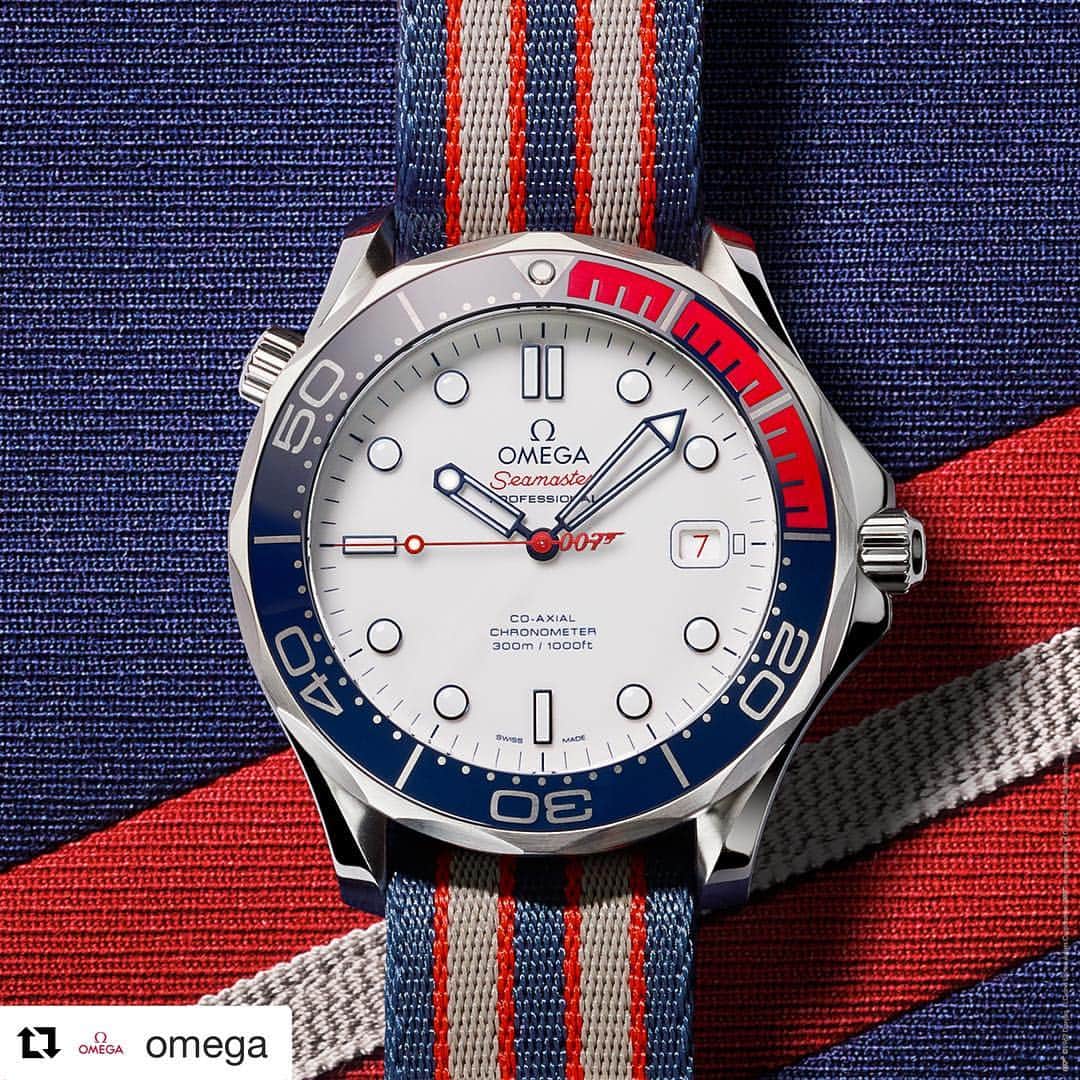 James Bond 007さんのインスタグラム写真 - (James Bond 007Instagram)「#Repost @omega #CommandersWatch In tribute to 007, the new “Commander’s Watch” salutes the colours of the British Royal Navy. On the back, we’ve included three insignia stripes on the rotor with a central 9mm bullet design.」7月6日 5時45分 - 007