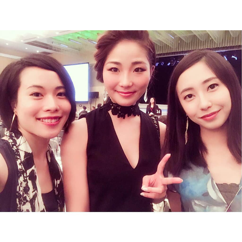 永吉令奈のインスタグラム：「2017ミスユニバースジャパン🇯🇵日本大会観戦👠✨ ミスユニバース神奈川2017準グランプリの八田幸子ちゃんと野崎愛ちゃんと💕  #missuniverse #missuniversejapan  #missuniversekanagawa2017」