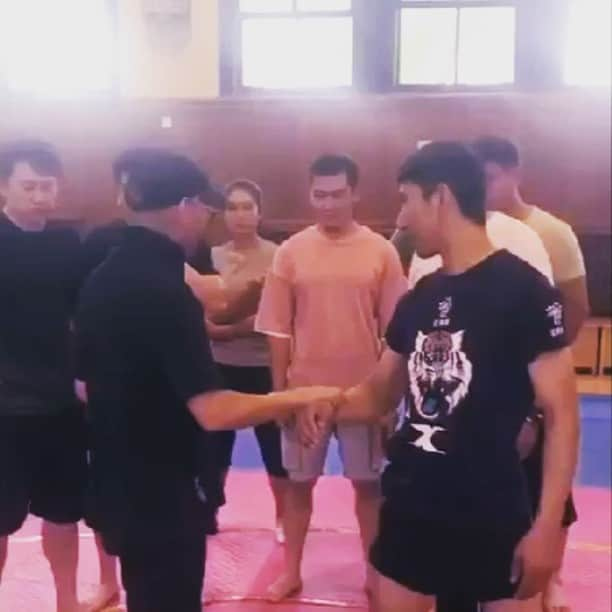 ジェット・リーのインスタグラム：「A short Taiji demonstration with instructors at Beijing Taijizen Institute.  #jetli #taiji #taijizen #chinesemartialarts #wushu #kungfu」