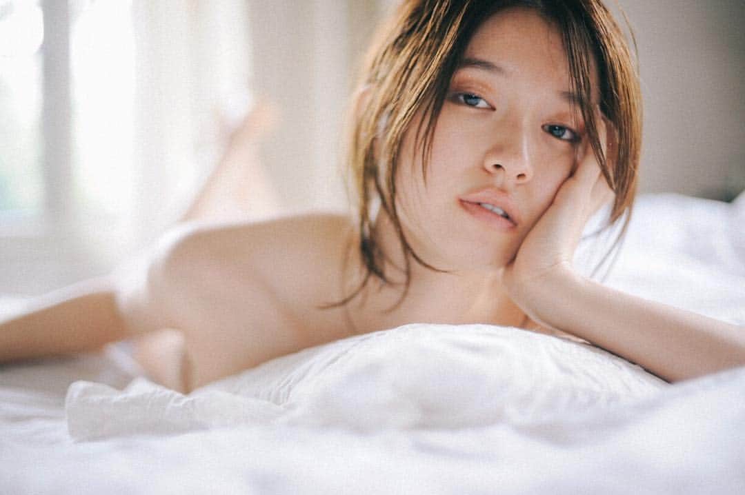 花盛友里のインスタグラム：「美しすぎるみさとちゃんとの撮りおろし、楽しみだ！ . . 【お知らせ】 7/15の大阪でのイベントは、吉竹みさとちゃん @misatoy  とトークショーします♡ その日の朝に撮り下ろしたみさとちゃんの「脱いでみた」を、会場で公開いたします♡ ワクワクドキドキ、、！！！ . . . ◎7/15 OPEN 12:00 / START 13:00 前売り ￥1,800 / 当日 ￥2,300(飲食代別)※要1オーダー￥500以上 前売券はイープラス、ロフトプラスワンウエスト店頭＆電話予約にて近日発売開始！ ロフトプラスワンウエスト電話→0662115592（16～24時） . ロフト プラスワン ウエスト 住所：〒542-0084　大阪府大阪市中央区宗右衛門町2-3 美松ビル3F TEL：06-6211-5592 最寄駅：日本橋駅、なんば駅 . . #lingerie #loftplusonewest」