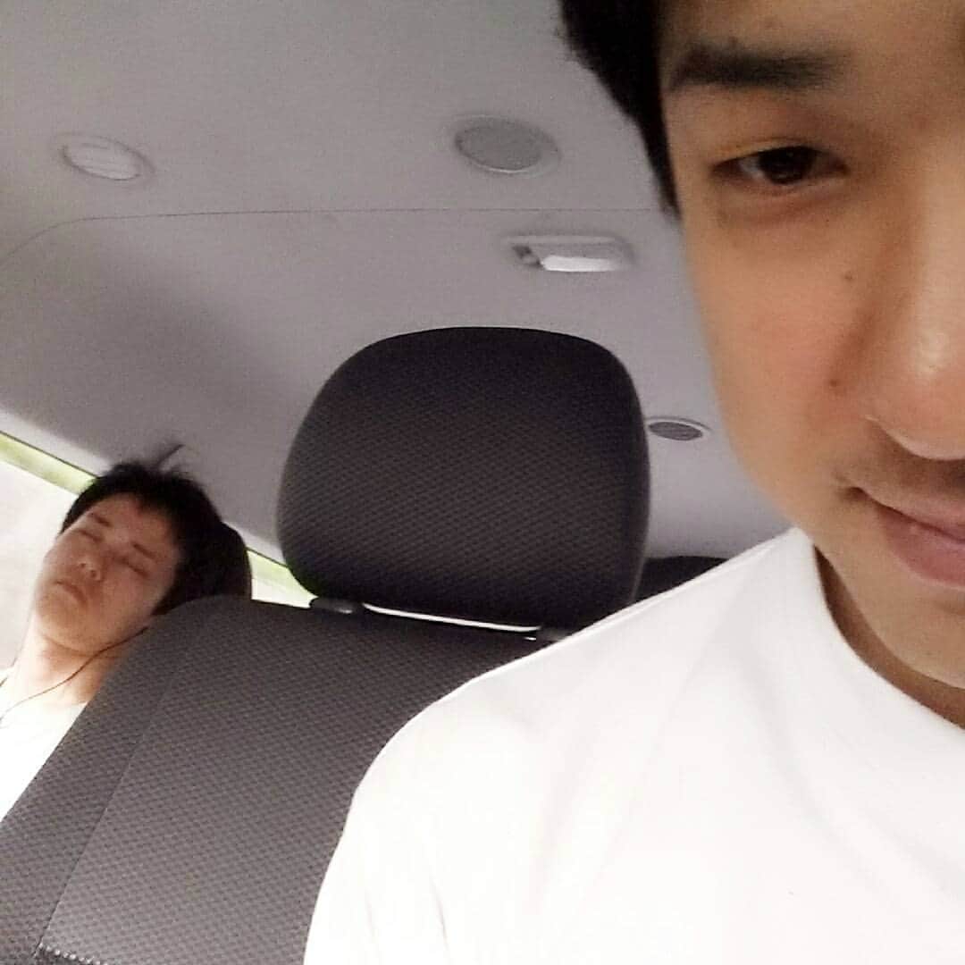 吉本拓さんのインスタグラム写真 - (吉本拓Instagram)「群馬に向かっております。 ヒロチョとダイは寝てます。  #群馬ダイノジ寄席」7月6日 16時35分 - daitakutaku