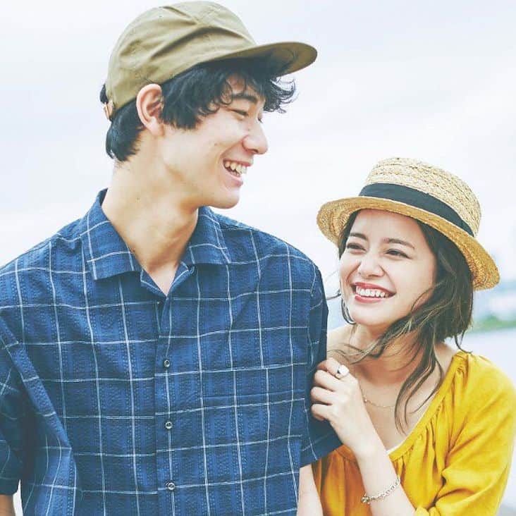 岸本セシルのインスタグラム：「@moremagjp  みてください👫🌞✨ #moremagazine 📷／尾身沙紀　💄／中村未幸💃🏻🚶🏻／岸本セシル　清原 翔　👗／大平典子」